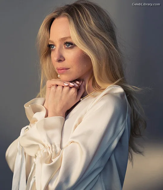 Portia Doubleday photo 19 of 85