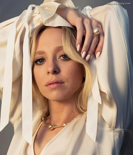 Portia Doubleday photo 20 of 85