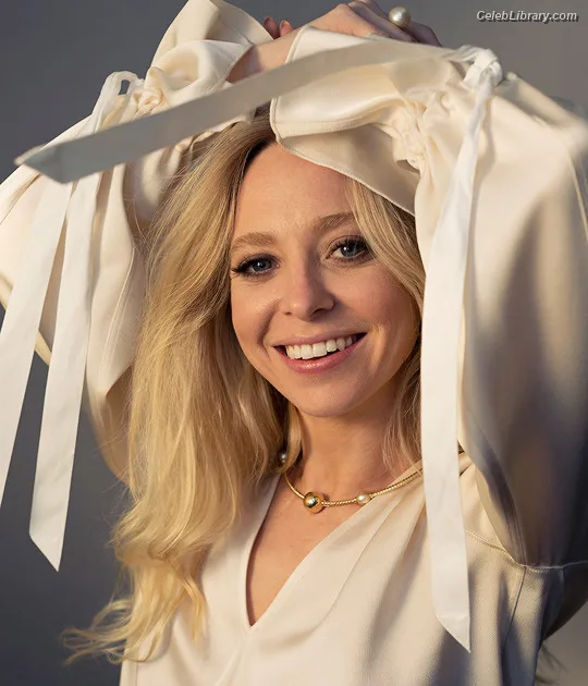 Portia Doubleday photo 22 of 85