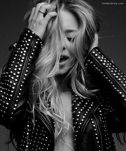 Portia Doubleday photo 5 of 85