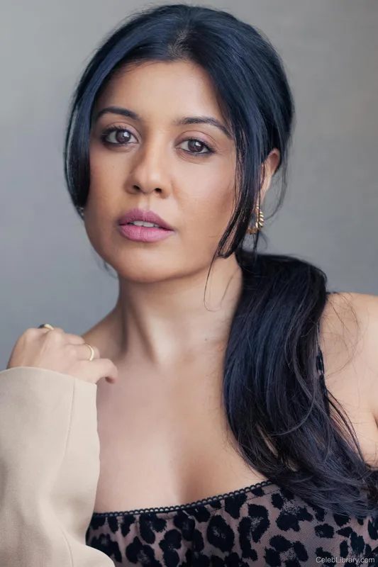 Priya Davdra photo 6 of 64