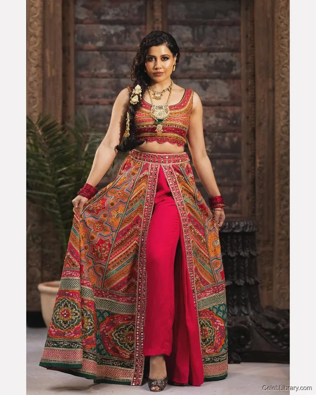 Priya Davdra photo 11 of 64