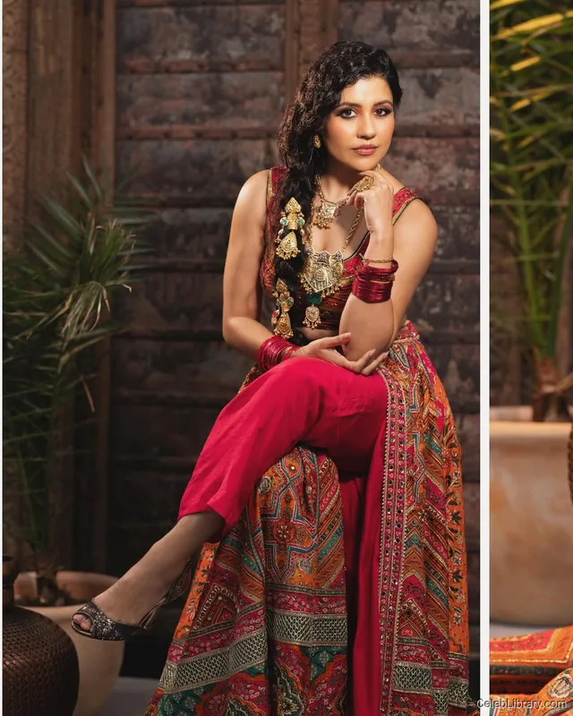 Priya Davdra photo 13 of 64