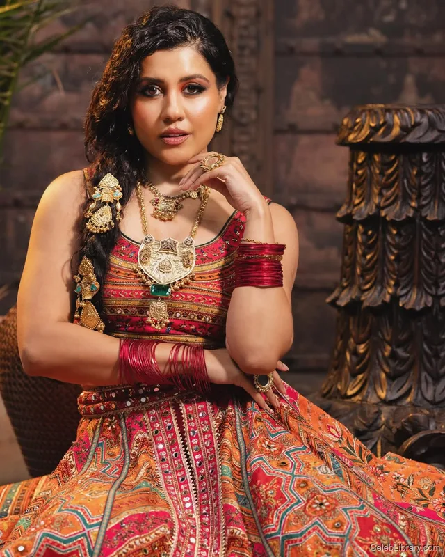 Priya Davdra photo 14 of 64