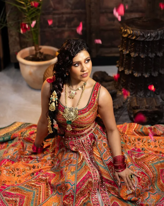 Priya Davdra photo 16 of 64