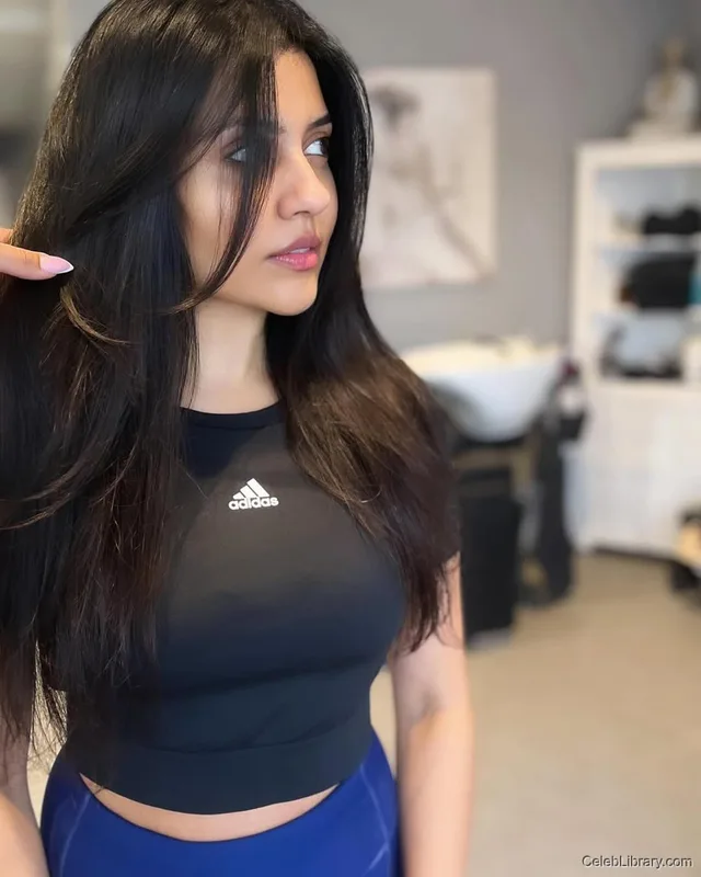 Priya Davdra photo 19 of 64