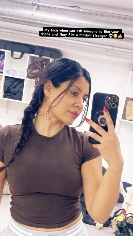 Priya Davdra photo 1 of 64