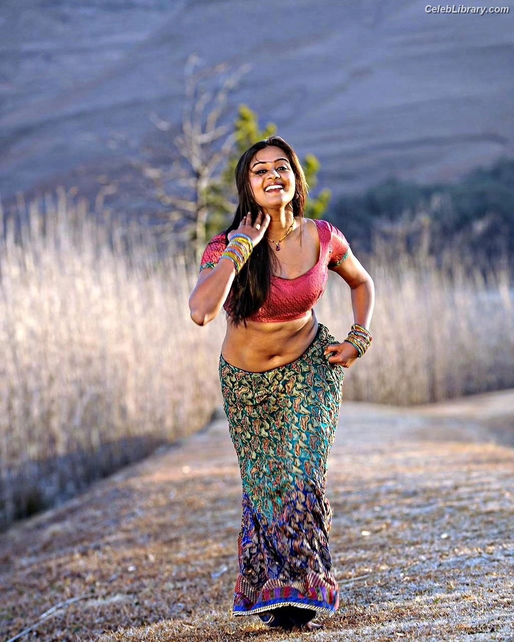 Priyamani photo 2 of 44