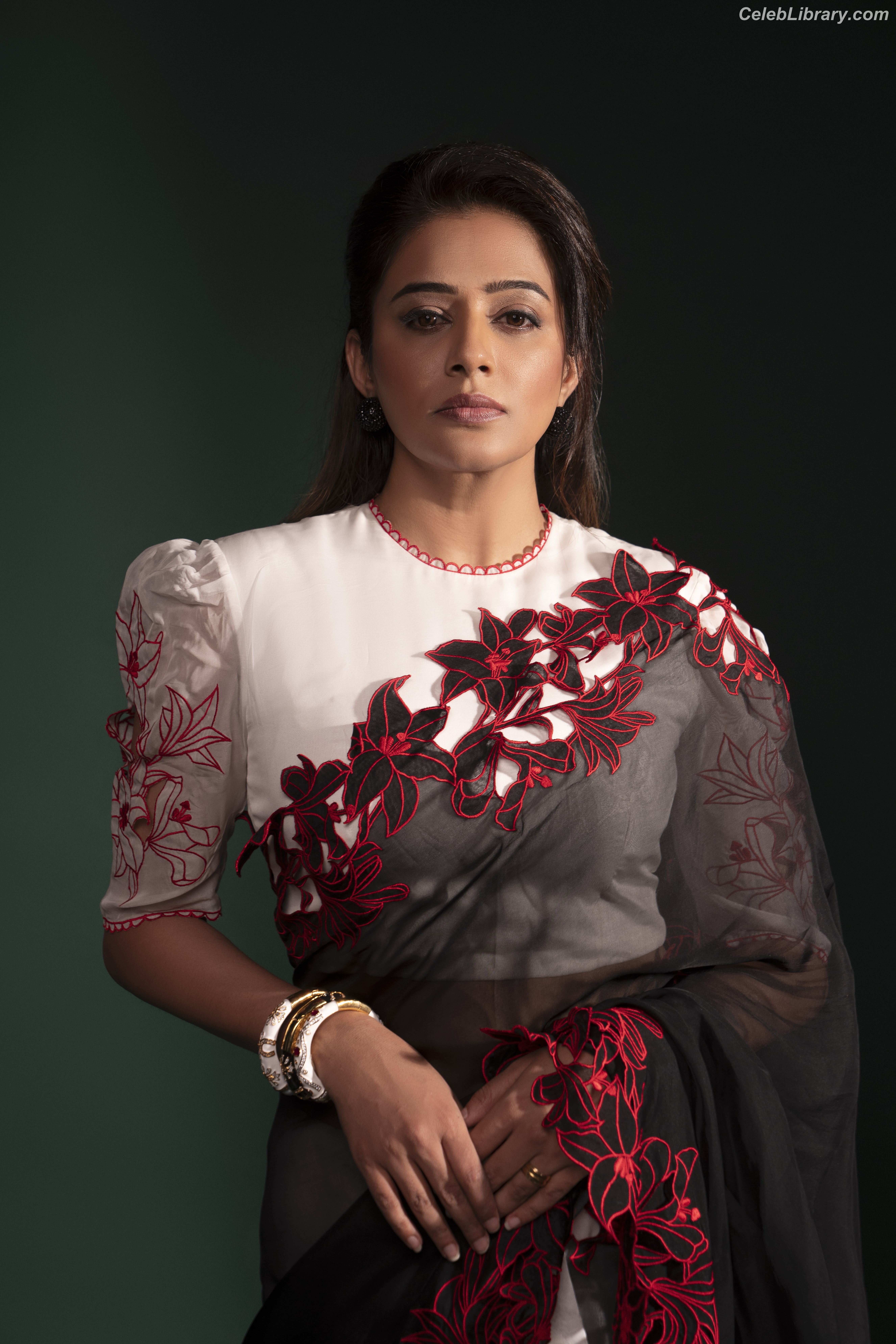 Priyamani photo 10 of 44