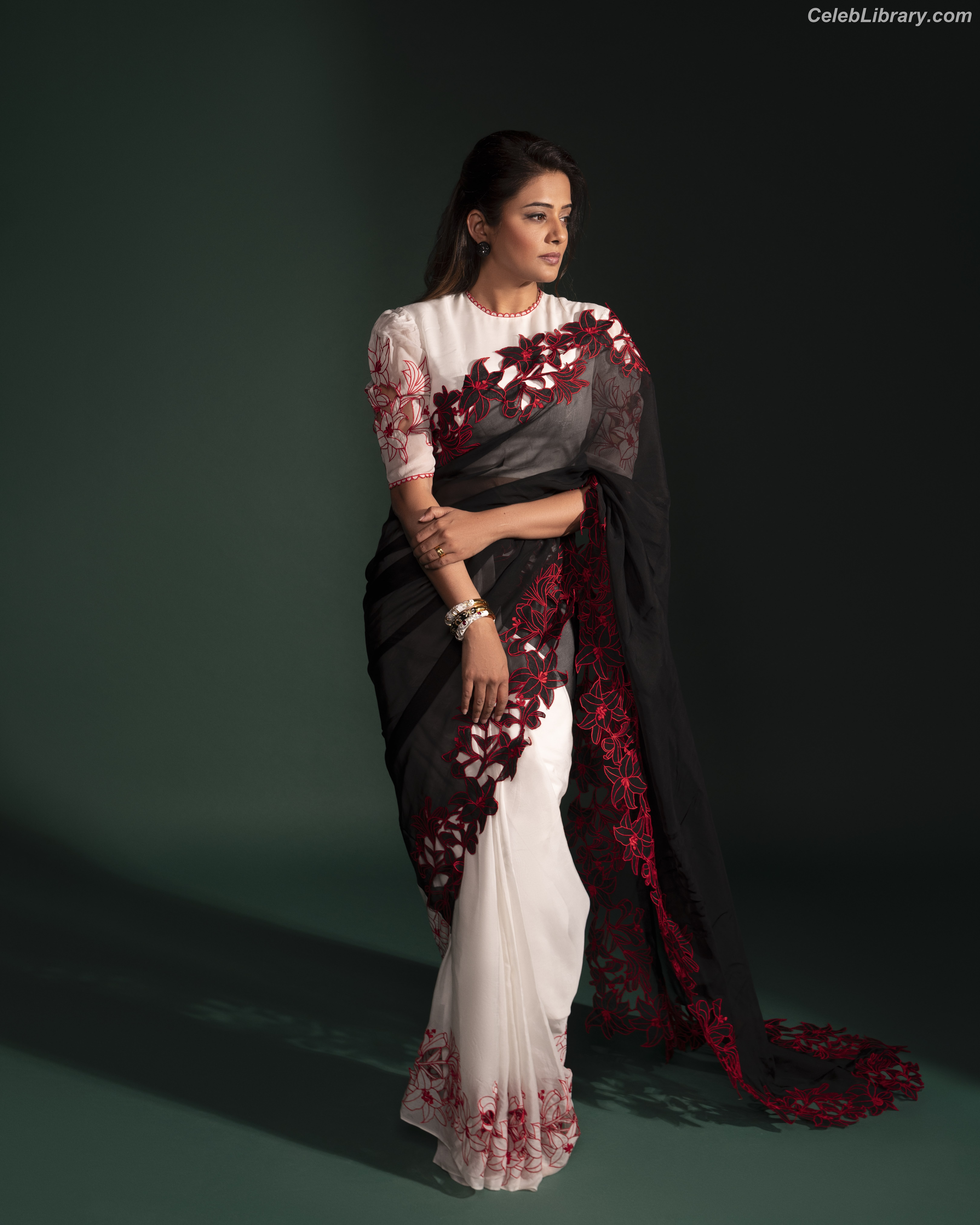 Priyamani photo 14 of 44