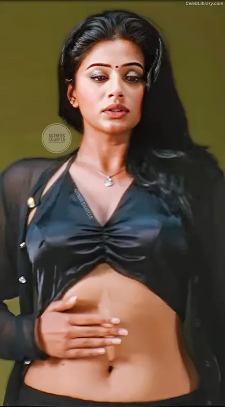 Priyamani photo 13 of 44