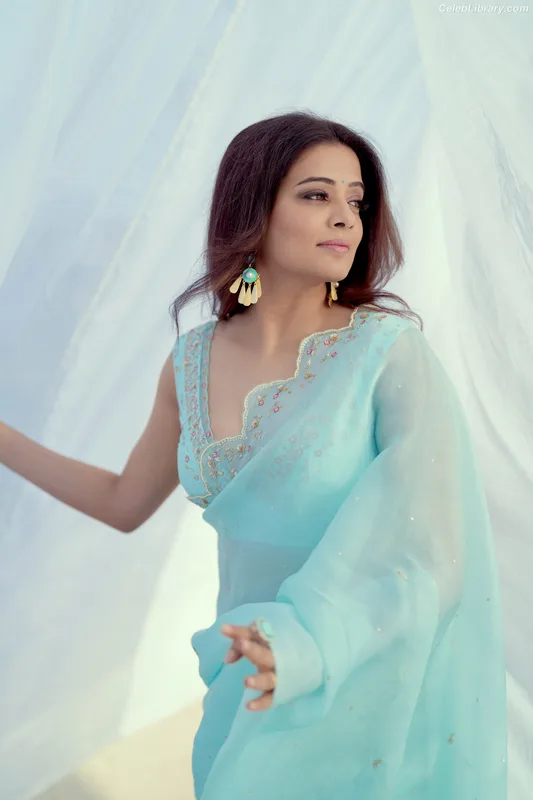 Priyamani photo 18 of 44