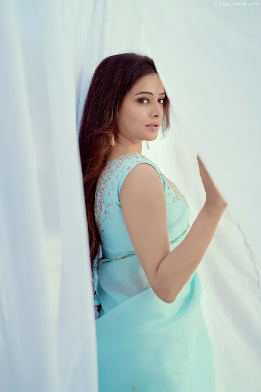 Priyamani photo 19 of 44