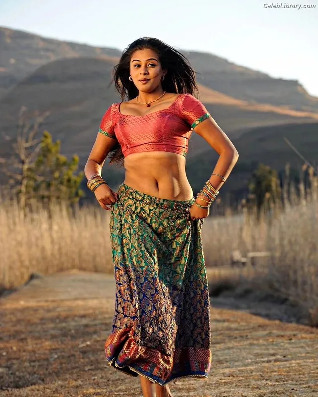 Priyamani photo 1 of 44