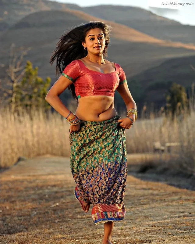 Priyamani photo 3 of 44