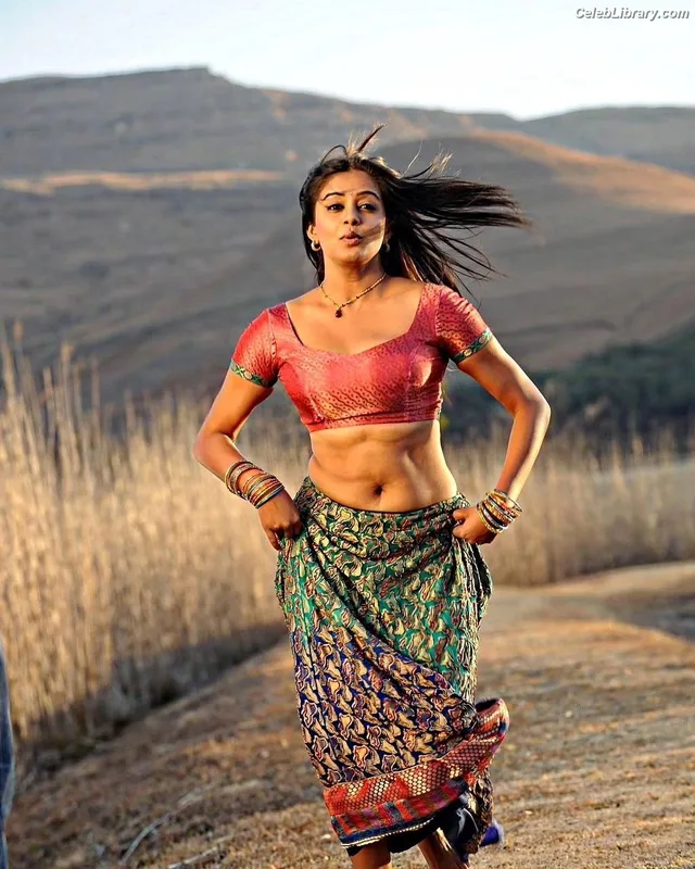 Priyamani photo 4 of 44