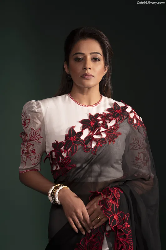 Priyamani photo 10 of 44