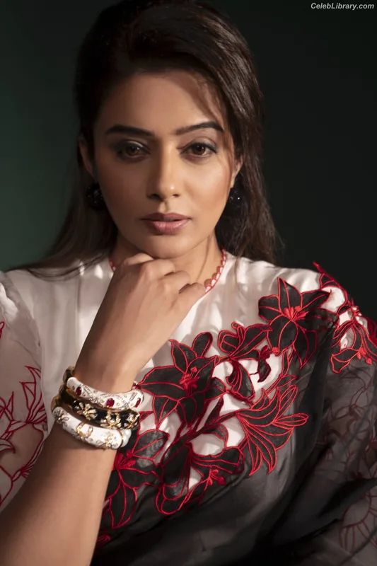 Priyamani photo 11 of 44