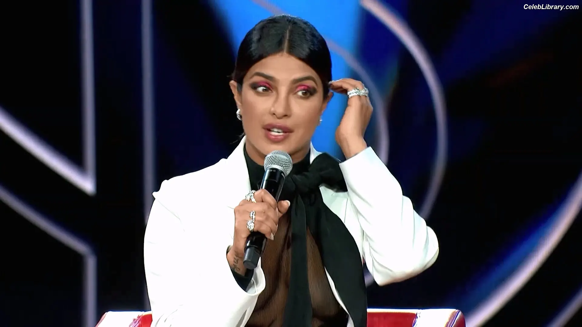 Priyanka Chopra photo 2 of 759