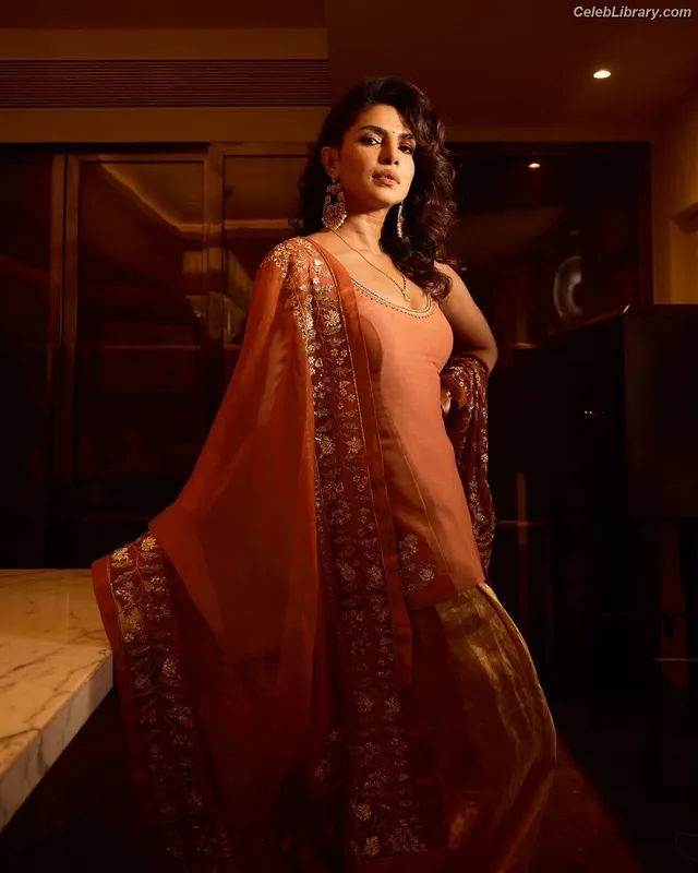 Priyanka Chopra photo 19 of 759