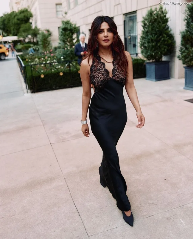Priyanka Chopra photo 7 of 759
