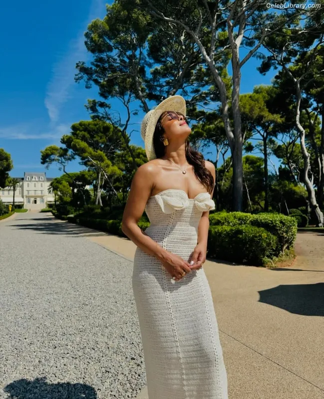 Priyanka Chopra photo 11 of 759