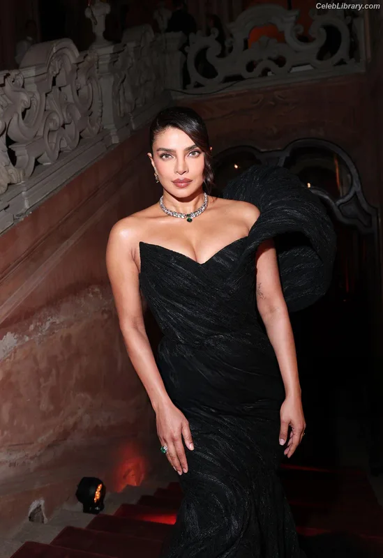 Priyanka Chopra photo 15 of 759