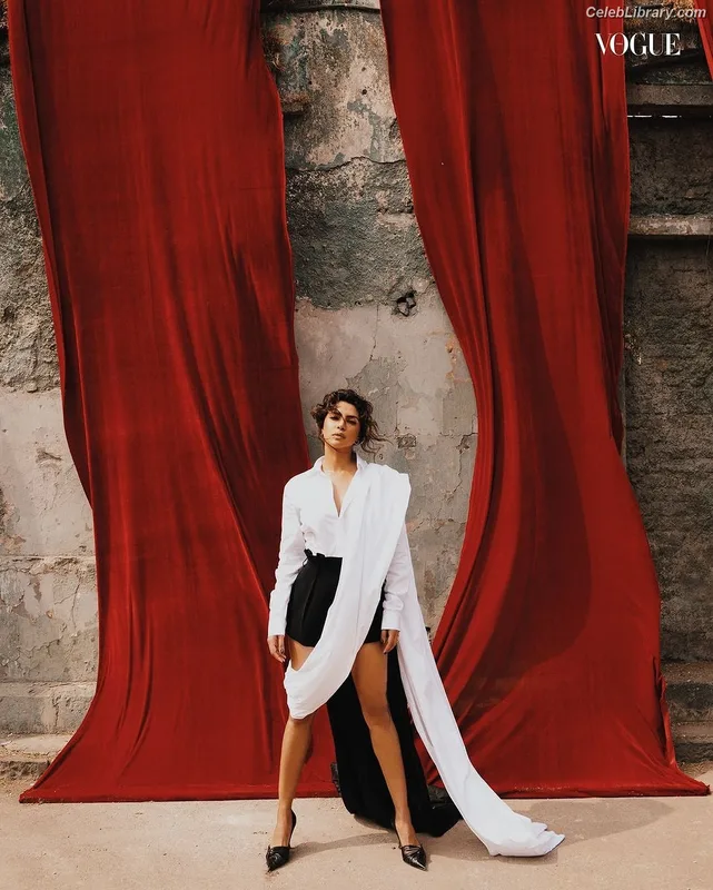 Priyanka Chopra photo 18 of 759