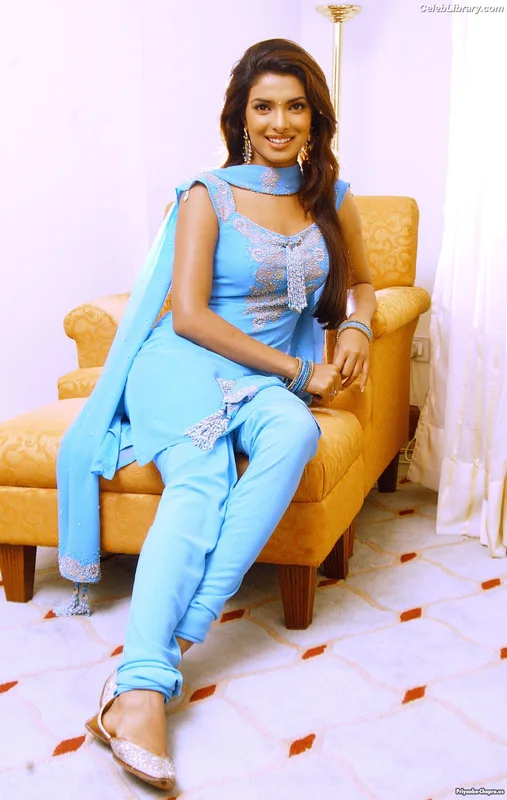 Priyanka Chopra photo 7 of 759