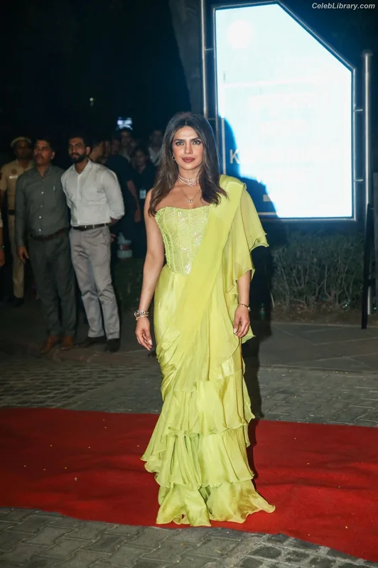Priyanka Chopra photo 2 of 759