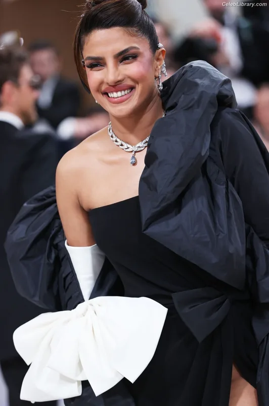 Priyanka Chopra photo 9 of 759