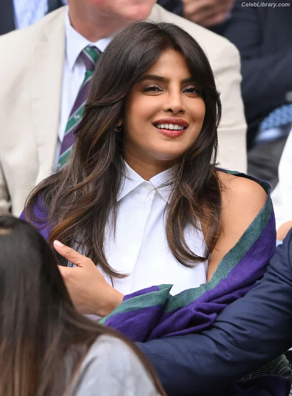 Priyanka Chopra photo 8 of 759