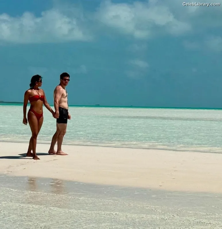 Priyanka Chopra photo 21 of 759