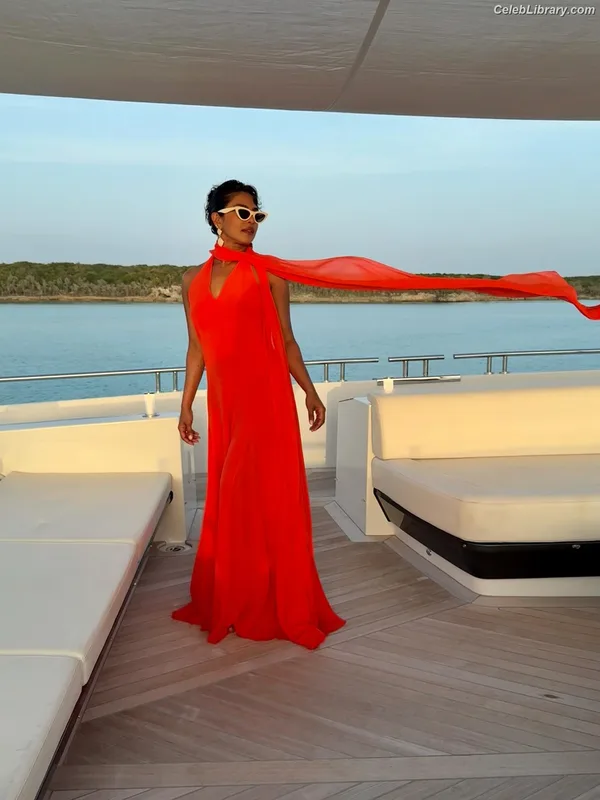 Priyanka Chopra photo 23 of 759