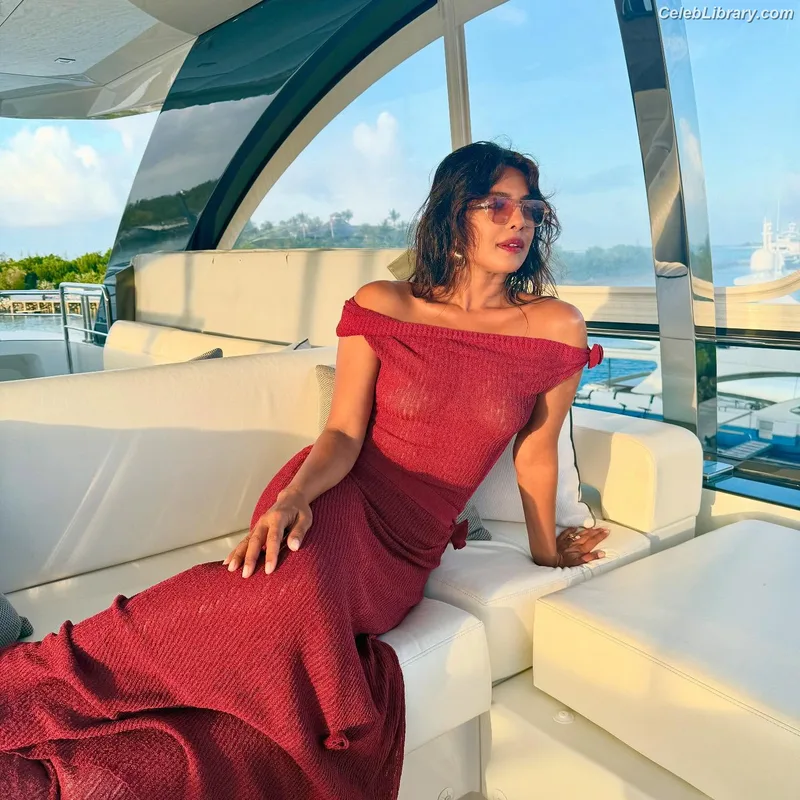 Priyanka Chopra photo 8 of 759