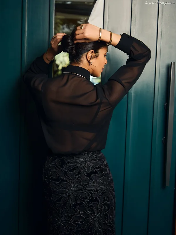 Priyanka Chopra photo 1 of 759