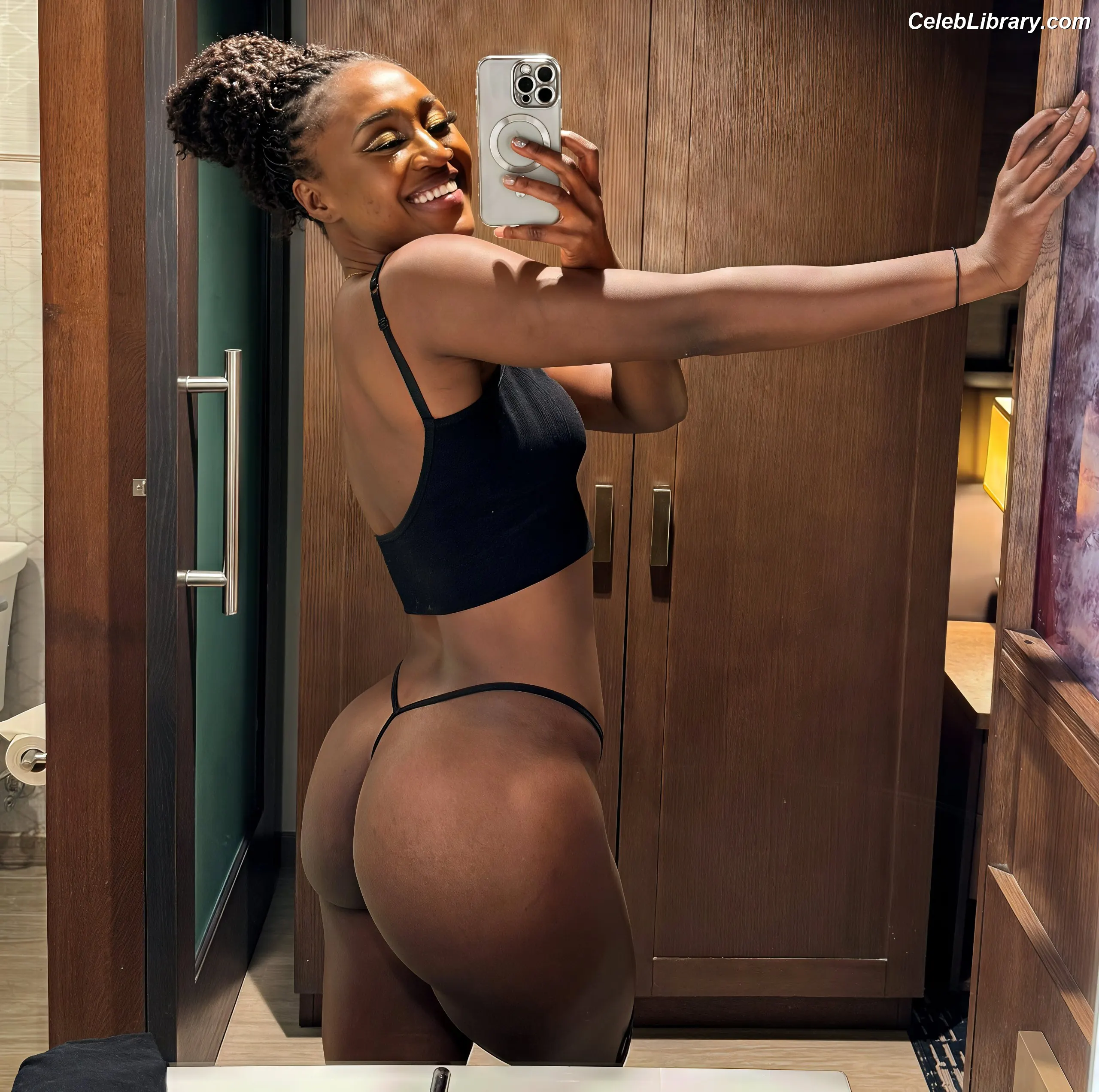 Queen Aminata photo 20 of 194