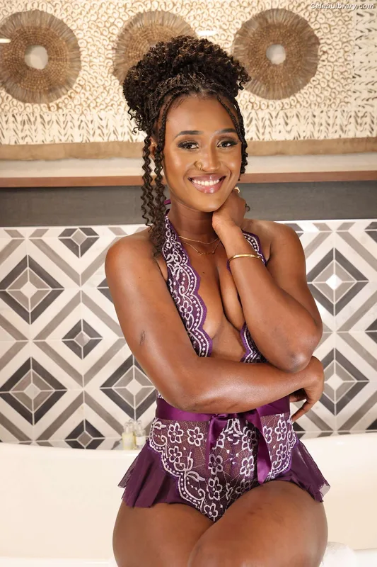 Queen Aminata photo 14 of 195