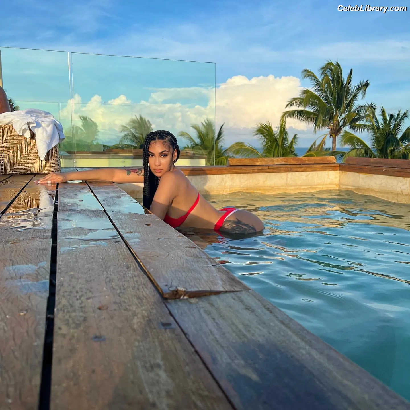 Queen Naija photo 2 of 69