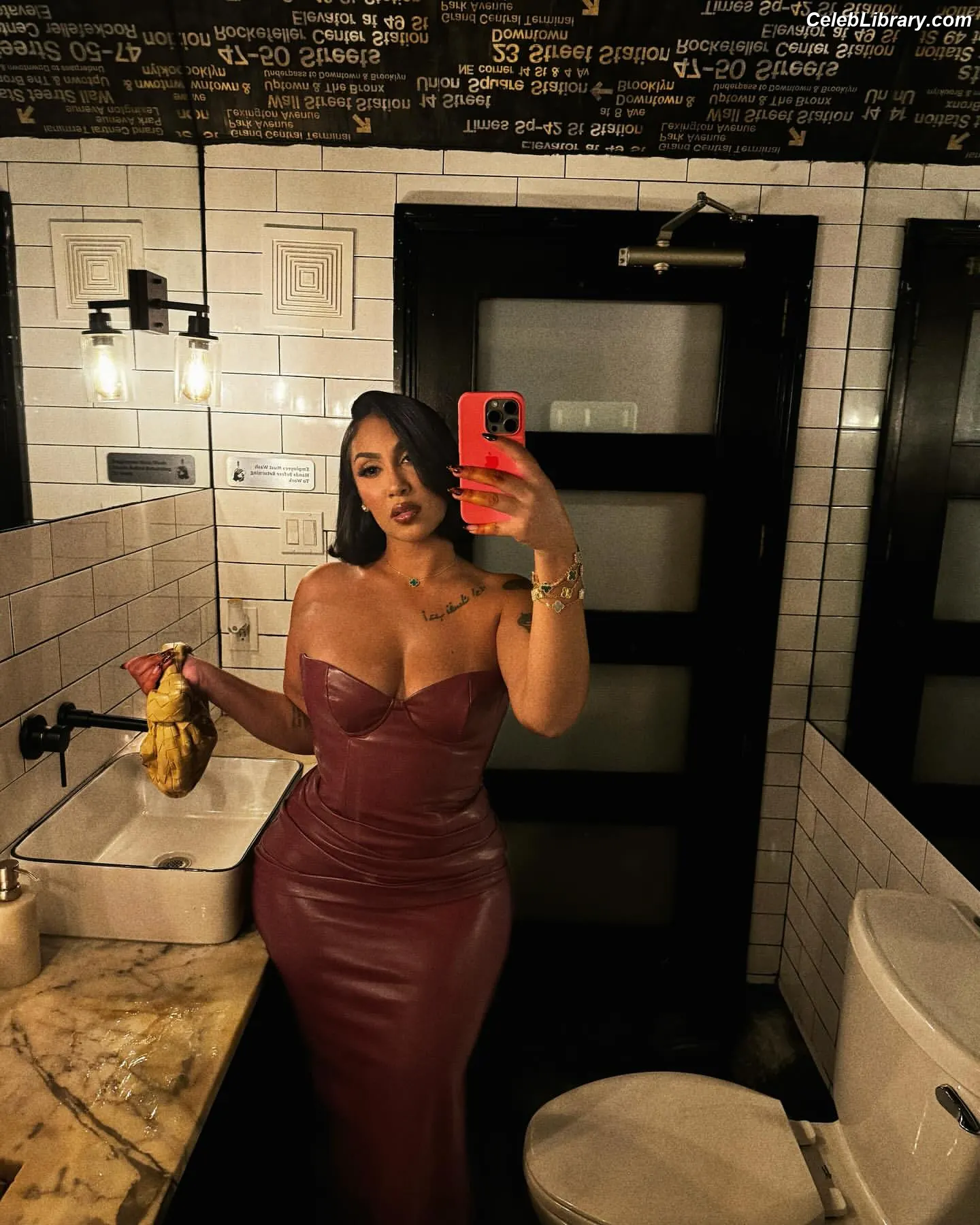 Queen Naija photo 3 of 69