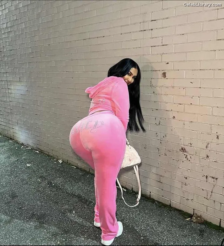 Queen Naija photo 3 of 70