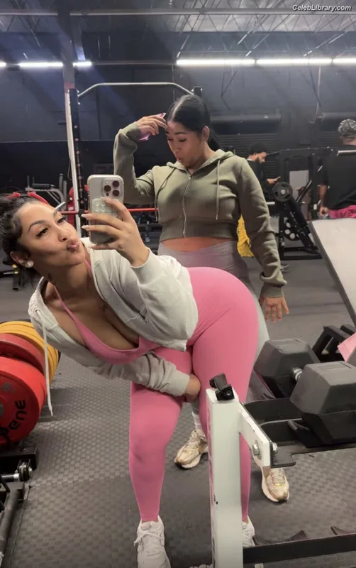 Queen Naija photo 7 of 70