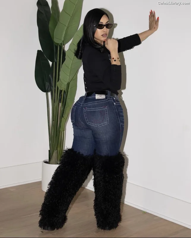 Queen Naija photo 11 of 70