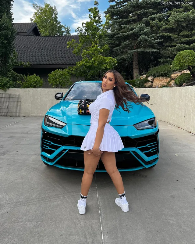 Queen Naija photo 15 of 70