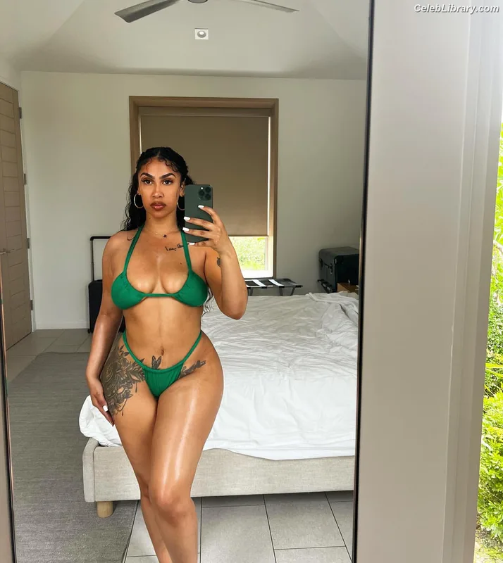 Queen Naija photo 4 of 70