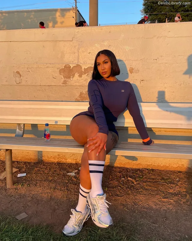 Queen Naija photo 8 of 70