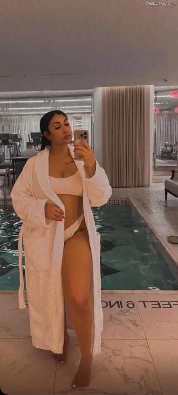 Queen Naija photo 7 of 70