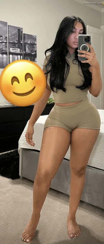 Queen Naija photo 16 of 70