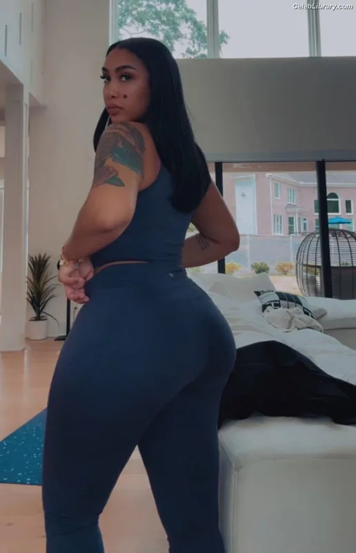 Queen Naija photo 19 of 70