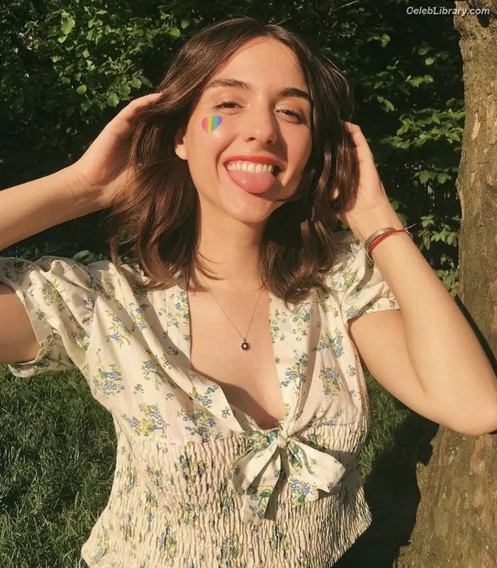 Quinn Shephard photo 11 of 64